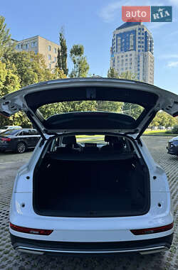Внедорожник / Кроссовер Audi Q5 2021 в 