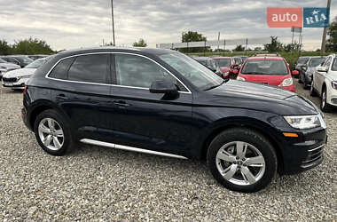 Внедорожник / Кроссовер Audi Q5 2018 в 