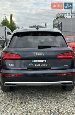 Внедорожник / Кроссовер Audi Q5 2018 в 