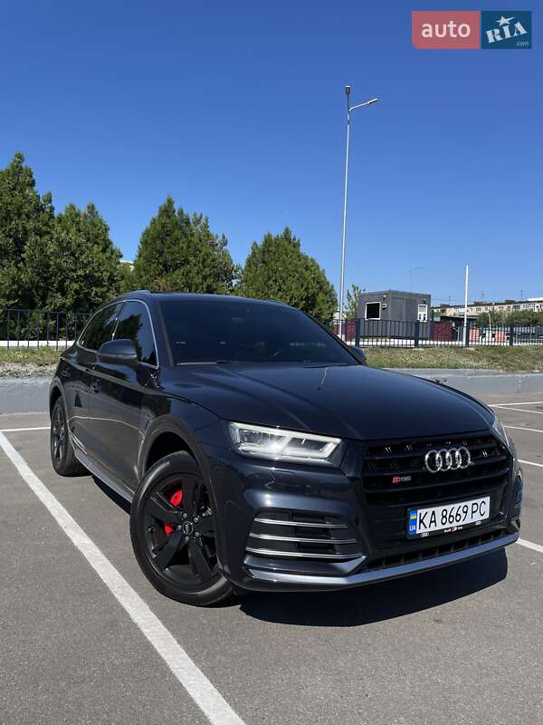 Внедорожник / Кроссовер Audi Q5 2018 в 