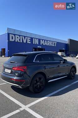 Внедорожник / Кроссовер Audi Q5 2018 в 