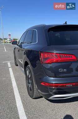 Внедорожник / Кроссовер Audi Q5 2018 в 