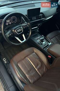 Внедорожник / Кроссовер Audi Q5 2018 в 