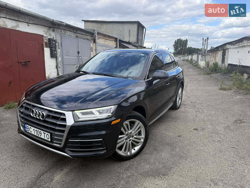 Внедорожник / Кроссовер Audi Q5 2017 в 