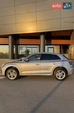 Внедорожник / Кроссовер Audi Q5 2020 в 