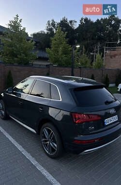 Внедорожник / Кроссовер Audi Q5 2018 в 