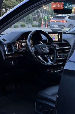 Внедорожник / Кроссовер Audi Q5 2018 в 
