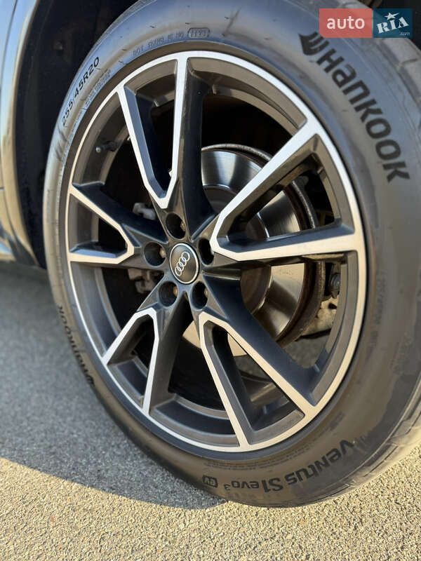 Позашляховик / Кросовер Audi Q5 2017 в Києві
