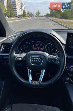 Внедорожник / Кроссовер Audi Q5 2018 в 