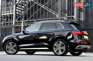 Внедорожник / Кроссовер Audi Q5 2017 в 
