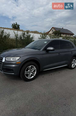 Внедорожник / Кроссовер Audi Q5 2017 в 
