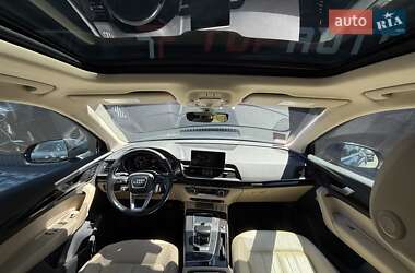 Позашляховик / Кросовер Audi Q5 2018 в 