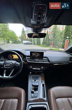Внедорожник / Кроссовер Audi Q5 2018 в 