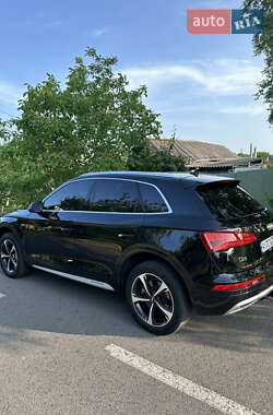 Внедорожник / Кроссовер Audi Q5 2017 в 