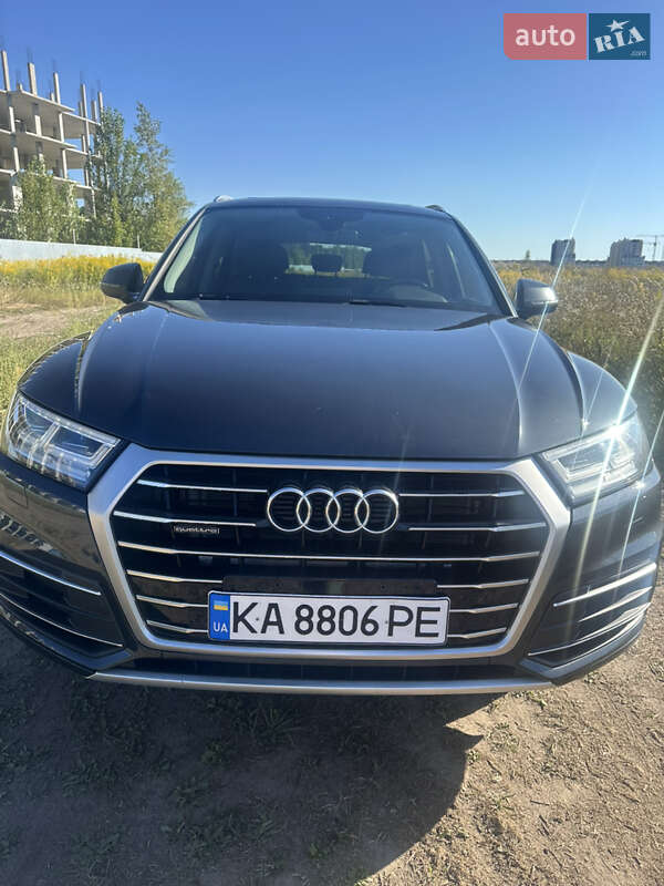 Внедорожник / Кроссовер Audi Q5 2018 в Вишневом