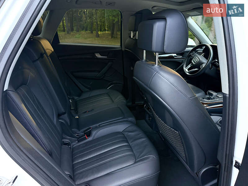 Внедорожник / Кроссовер Audi Q5 2017 в Новояворовске