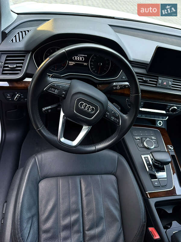 Внедорожник / Кроссовер Audi Q5 2017 в Новояворовске