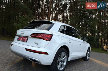 Внедорожник / Кроссовер Audi Q5 2017 в 