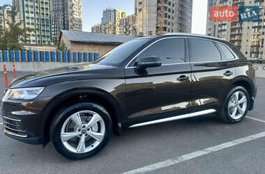 Внедорожник / Кроссовер Audi Q5 2017 в 