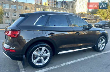 Внедорожник / Кроссовер Audi Q5 2017 в 