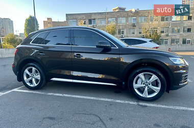 Внедорожник / Кроссовер Audi Q5 2017 в 