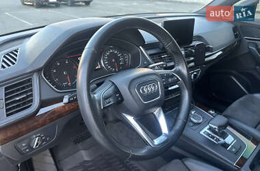 Внедорожник / Кроссовер Audi Q5 2017 в 