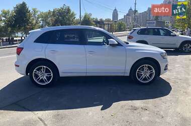 Позашляховик / Кросовер Audi Q5 2016 в 