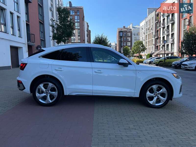 Внедорожник / Кроссовер Audi Q5 2021 в Киеве