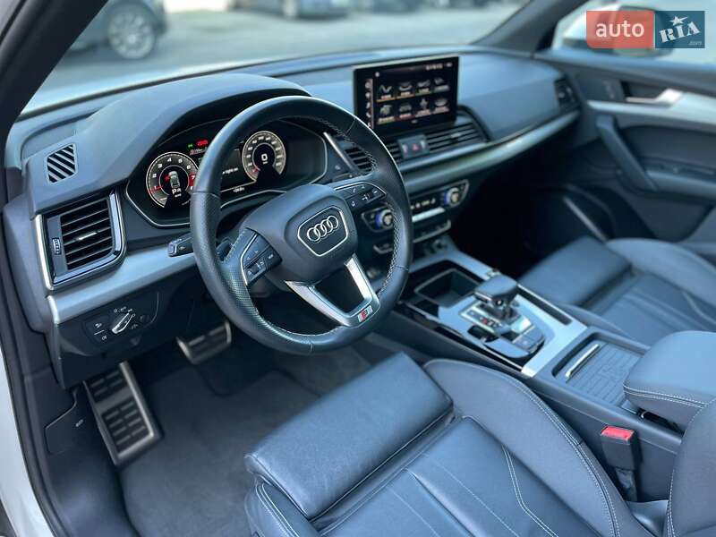 Внедорожник / Кроссовер Audi Q5 2021 в Киеве