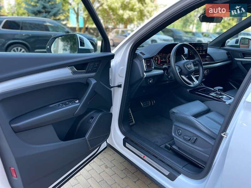 Внедорожник / Кроссовер Audi Q5 2021 в Киеве