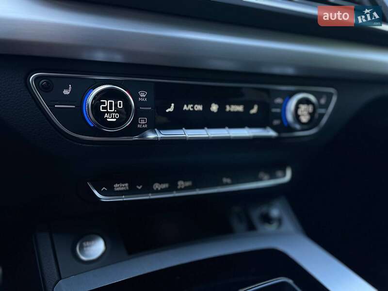 Внедорожник / Кроссовер Audi Q5 2021 в Киеве