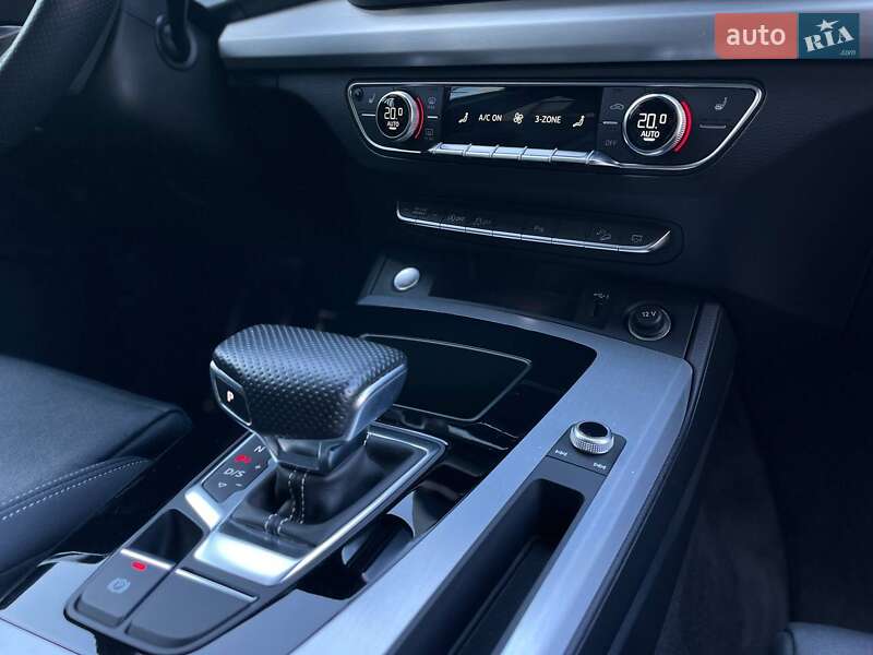 Внедорожник / Кроссовер Audi Q5 2021 в Киеве