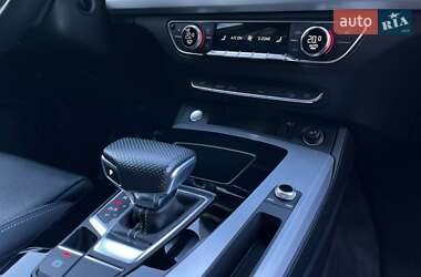 Позашляховик / Кросовер Audi Q5 2021 в 