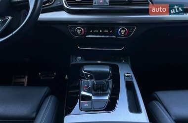 Позашляховик / Кросовер Audi Q5 2021 в 
