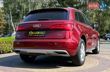 Внедорожник / Кроссовер Audi Q5 2017 в 