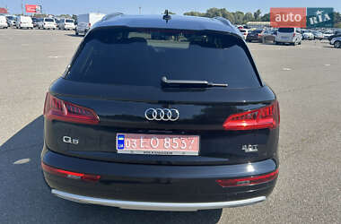 Внедорожник / Кроссовер Audi Q5 2018 в 