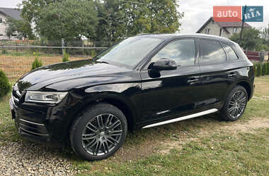 Внедорожник / Кроссовер Audi Q5 2018 в 