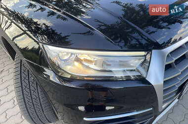 Внедорожник / Кроссовер Audi Q5 2018 в 