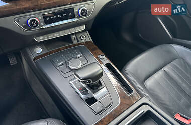 Внедорожник / Кроссовер Audi Q5 2018 в 