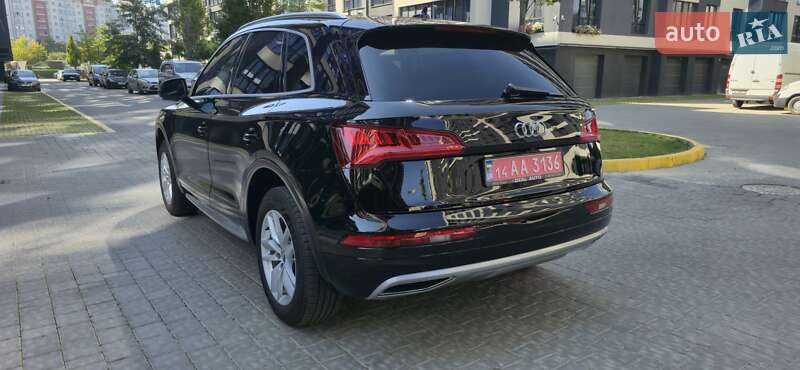 Позашляховик / Кросовер Audi Q5 2020 в Івано-Франківську