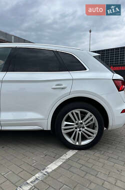 Внедорожник / Кроссовер Audi Q5 2018 в 