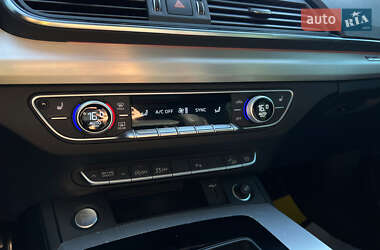 Позашляховик / Кросовер Audi Q5 2022 в 