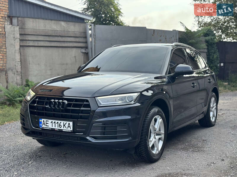 Внедорожник / Кроссовер Audi Q5 2018 в 