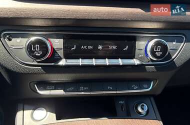 Позашляховик / Кросовер Audi Q5 2020 в 