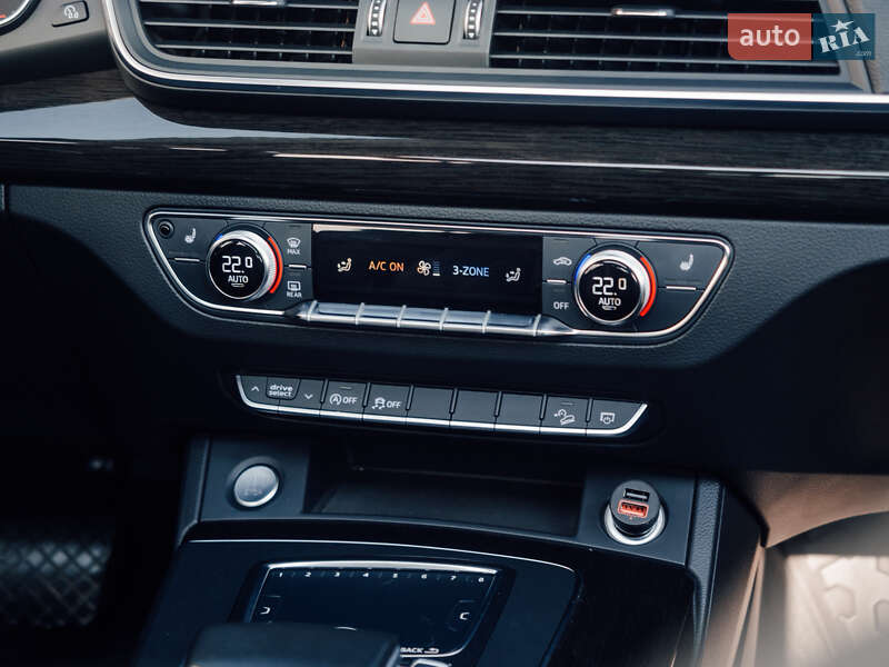 Внедорожник / Кроссовер Audi Q5 2017 в Кременчуге