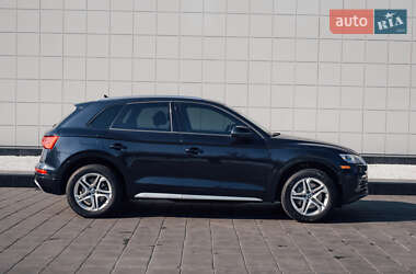 Внедорожник / Кроссовер Audi Q5 2017 в 