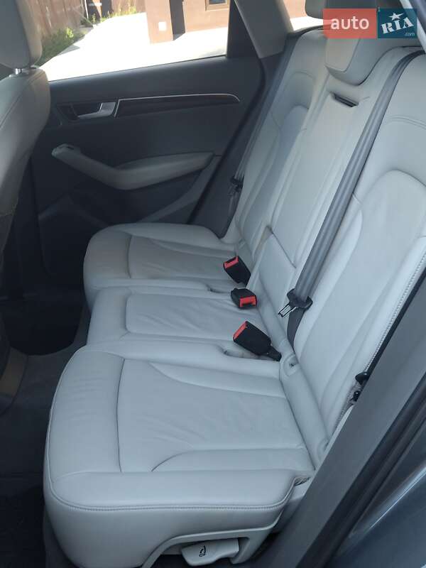 Внедорожник / Кроссовер Audi Q5 2012 в Чернигове
