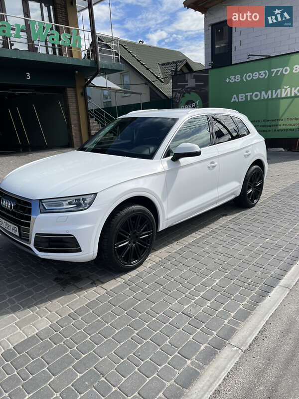 Позашляховик / Кросовер Audi Q5 2017 в Києві