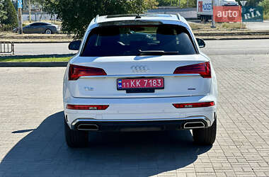 Позашляховик / Кросовер Audi Q5 2022 в 