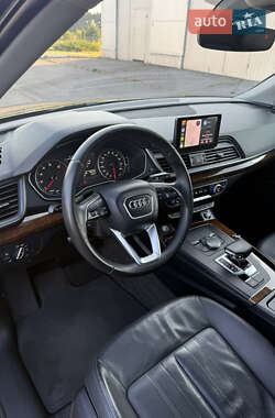 Позашляховик / Кросовер Audi Q5 2018 в 